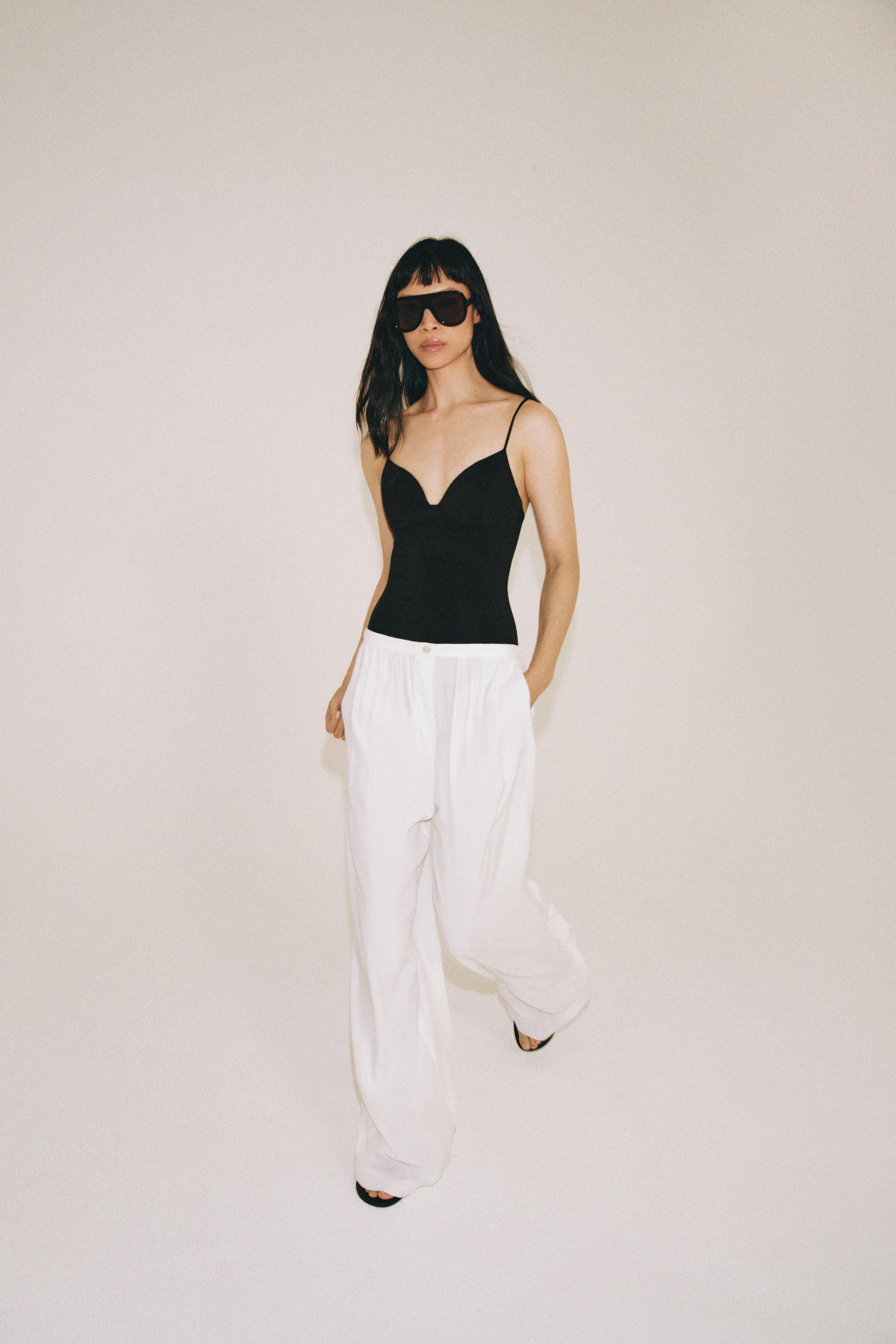 SWEETHEART NECKLINE BODYSUIT